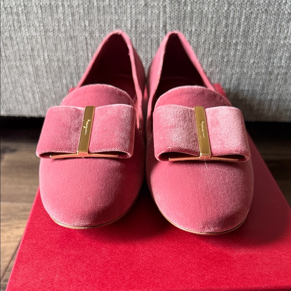 Salvatore Ferragamo Sarno T Flat - Picture 2 of 4